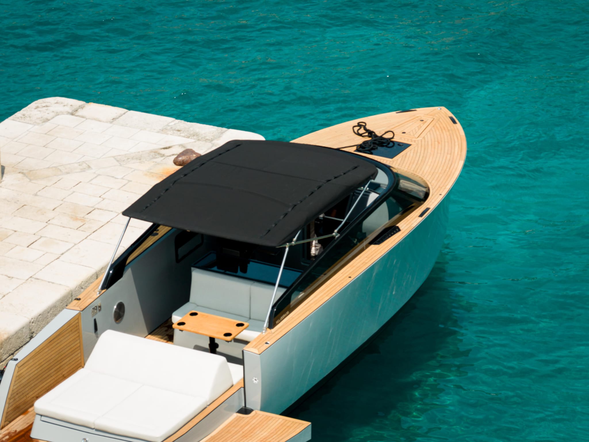 Private speedboat transfer